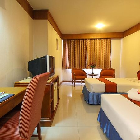 Silom Avenue Inn Bangkok Exterior foto