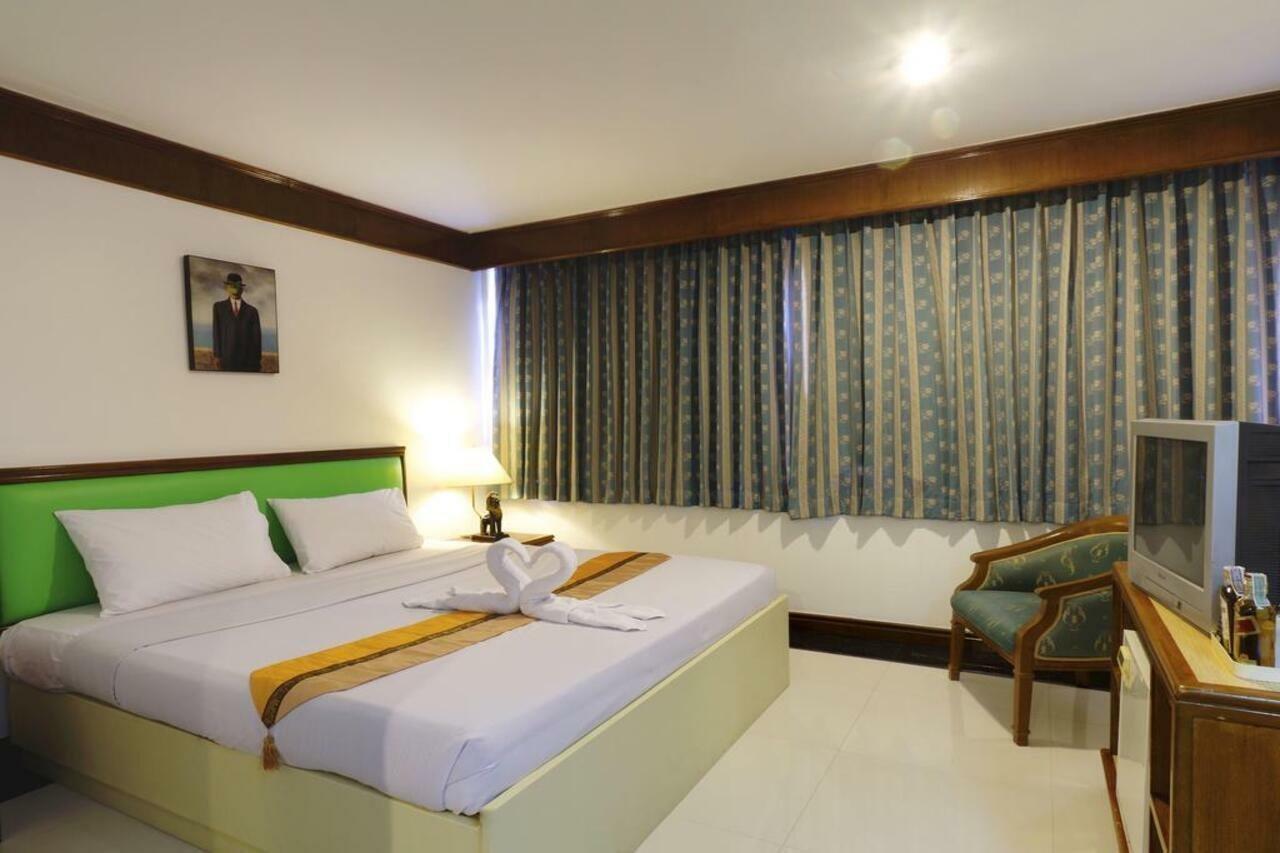 Silom Avenue Inn Bangkok Exterior foto